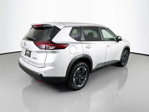 Used 2024 Nissan Rogue SV image 7