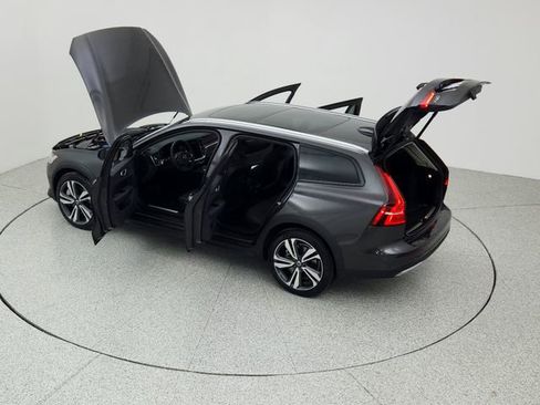 Certified 2025 Volvo V60 B5 Cross Country Plus image 20