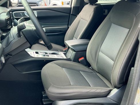 Used 2023 Ford Explorer XLT image 15