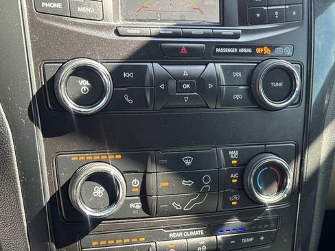 Certified 2019 Ford Explorer XLT FWD image 13