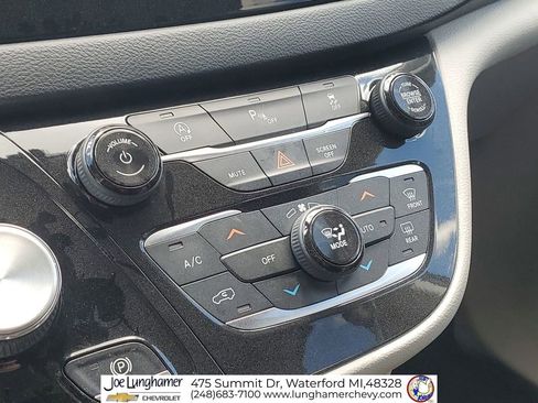Used 2020 Chrysler Pacifica Touring-L FWD image 18