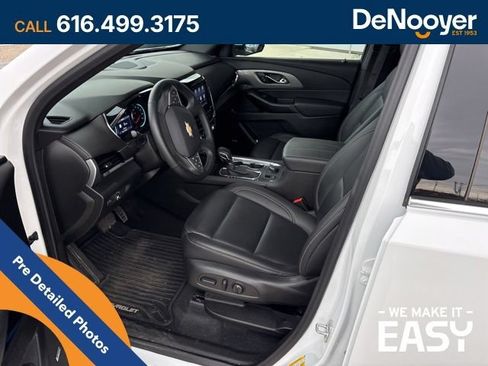 Used 2023 Chevrolet Traverse LT w/ LT Premium Package AWD/4WD image 15