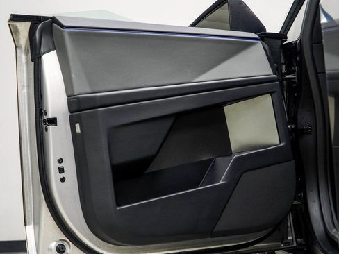 Used 2025 Tesla Cybertruck AWD Crew Cab image 38