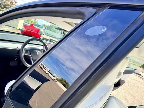 Used 2021 Tesla Model 3 Long Range AWD/4WD image 30