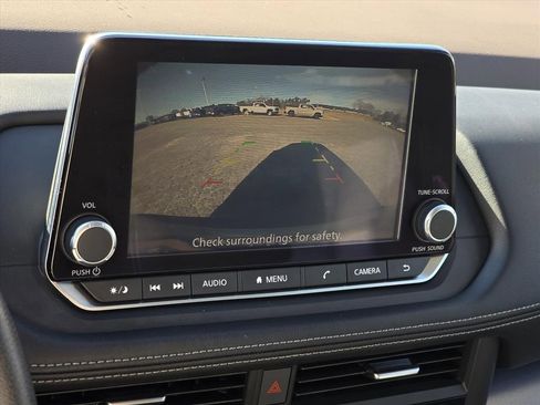 Used 2023 Nissan Rogue SV image 5