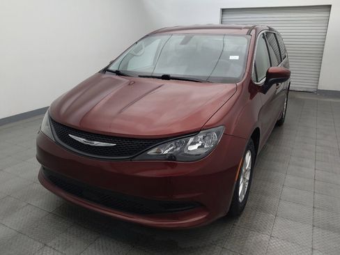 Used 2022 Chrysler Voyager LX image 15