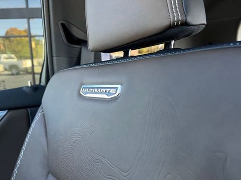 Used 2026 GMC Acadia Denali Ultimate image 9