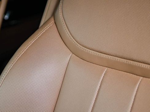 Used 2023 Land Rover Range Rover SE image 28