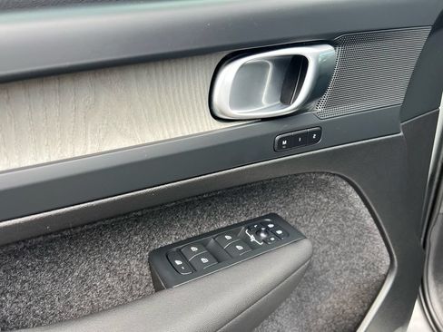 Certified 2025 Volvo XC40 B5 Plus AWD/4WD image 10