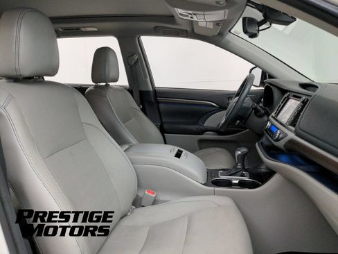 Used 2016 Toyota Highlander Limited Platinum AWD/4WD image 29