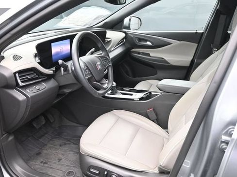 Used 2025 Buick Envista Avenir FWD image 9