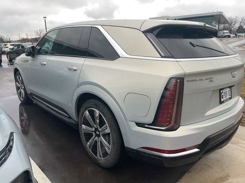 Used 2025 Cadillac Escalade IQ Luxury 1 image 4