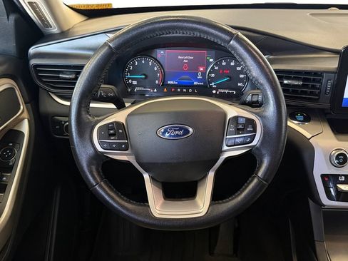 Used 2021 Ford Explorer XLT RWD image 18