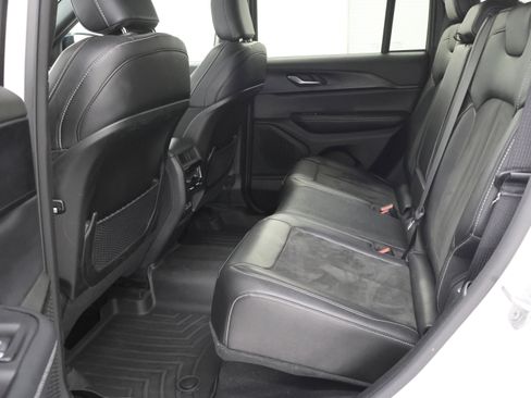 Used 2023 Jeep Grand Cherokee Altitude AWD/4WD image 8