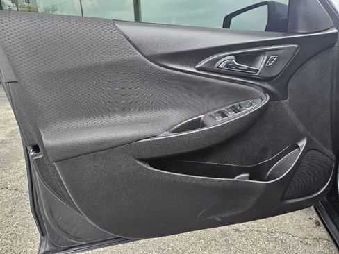 Used 2017 Chevrolet Malibu LT image 28