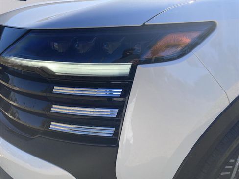 New 2026 Nissan Kicks SV image 10