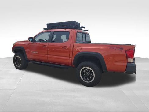 Used 2016 Toyota Tacoma TRD Sport w/ Towing Package AWD/4WD image 13