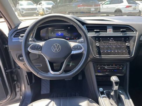 Used 2023 Volkswagen Tiguan SE FWD image 16