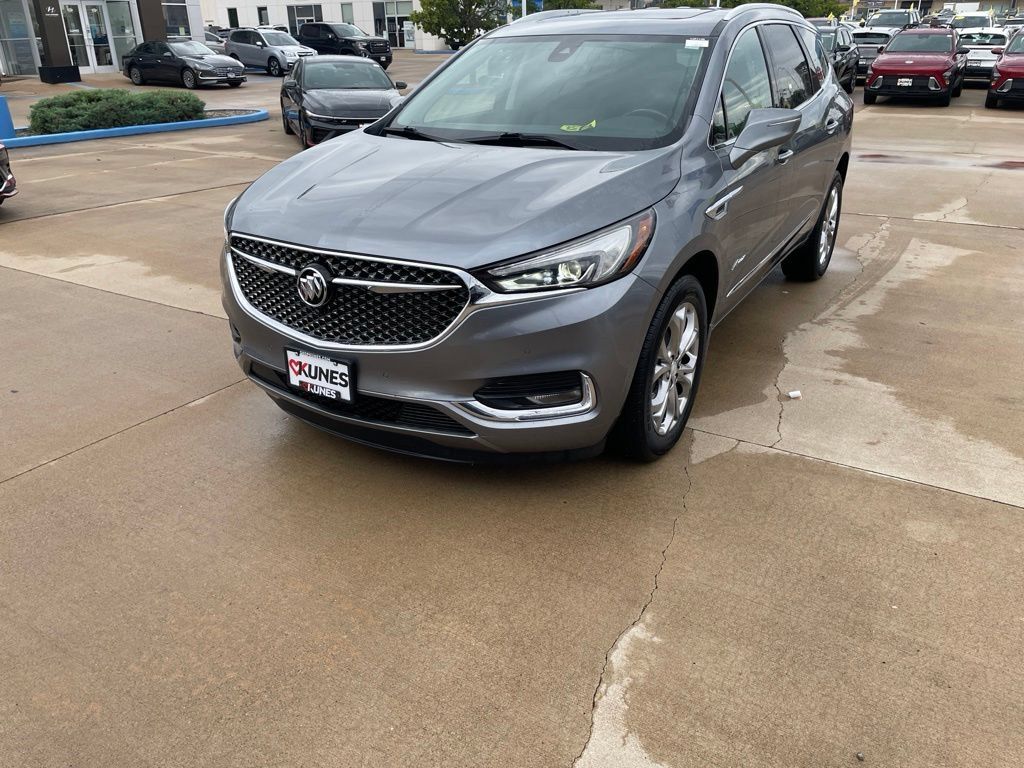 Used 2021 Buick Enclave Avenir w/ Avenir Technology Package AWD/4WD image 10