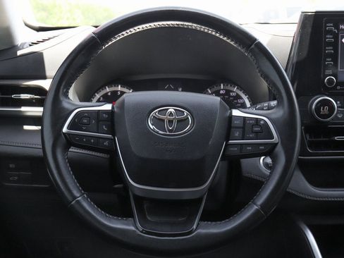 Used 2022 Toyota Highlander LE image 20