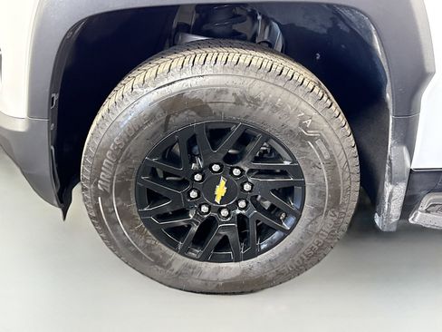 Used 2026 Chevrolet Silverado EV LT AWD/4WD image 38