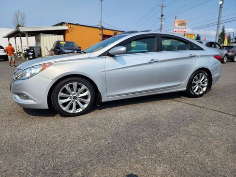Used 2011 Hyundai Sonata SE w/ Navigation & Sunroof Pkg 4 FWD image 11