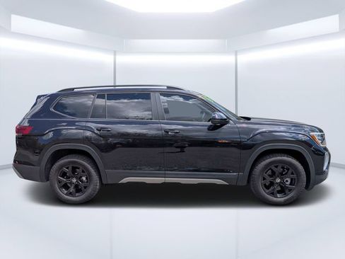 Certified 2025 Volkswagen Atlas Peak Edition SE AWD/4WD image 2