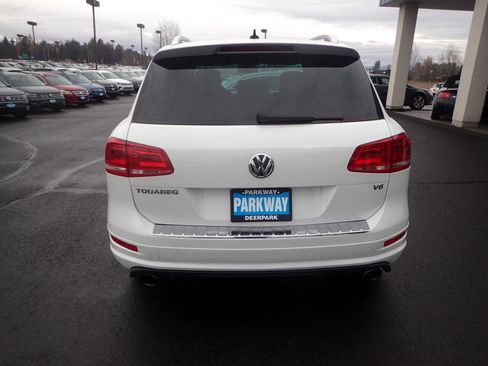 Used 2014 Volkswagen Touareg VR6 image 4