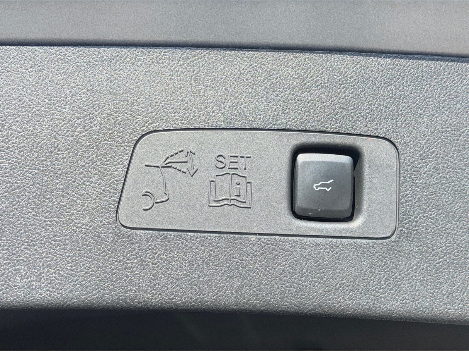 Used 2023 Lincoln Corsair AWD w/ Equipment Group 101A image 16
