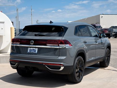 New 2026 Volkswagen Atlas Cross Sport SE image 4