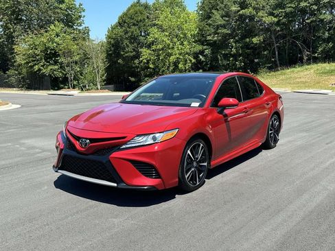 Used 2020 Toyota Camry XSE FWD image 3