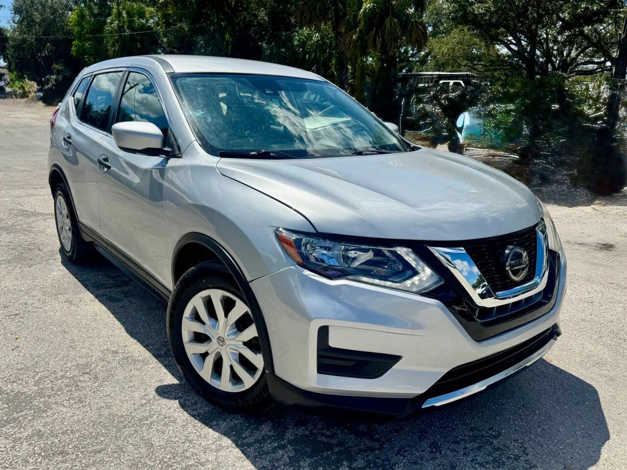 Used 2020 Nissan Rogue S FWD image 4