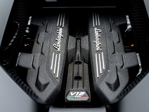 Used 2025 Lamborghini Revuelto AWD/4WD image 29