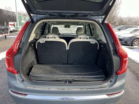 Used 2023 Volvo XC90 B6 Ultimate w/ Lounge Package image 12