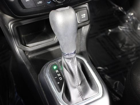 Used 2019 Jeep Renegade Latitude w/ Popular Equipment Group FWD image 16
