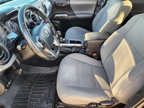 Used 2016 Toyota Tacoma SR5 w/ SR5 Appearance Package (SN) image 13