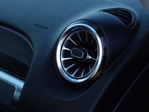 Certified 2022 Mercedes-Benz GLB 250 4MATIC image 21