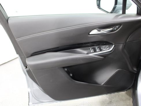 Certified 2024 Cadillac XT4 Luxury w/ Cold Weather Package FWD image 6