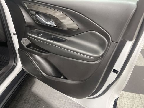 Used 2024 GMC Terrain SLE FWD image 25
