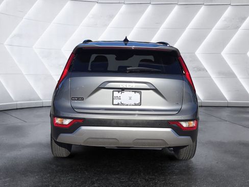 Used 2023 Kia Niro EX image 4
