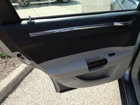 Used 2007 Chrysler 300 C RWD image 15
