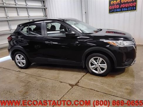 Used 2022 Nissan Kicks S image 2