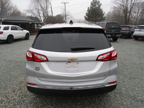 Used 2020 Chevrolet Equinox LT w/ Driver Convenience Package FWD image 4