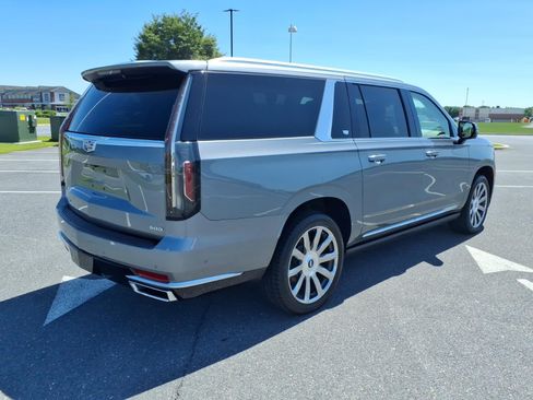 Certified 2022 Cadillac Escalade ESV Premium Luxury Platinum AWD/4WD image 4