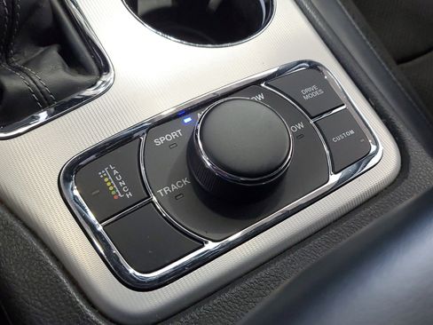 Used 2021 Jeep Grand Cherokee SRT image 31