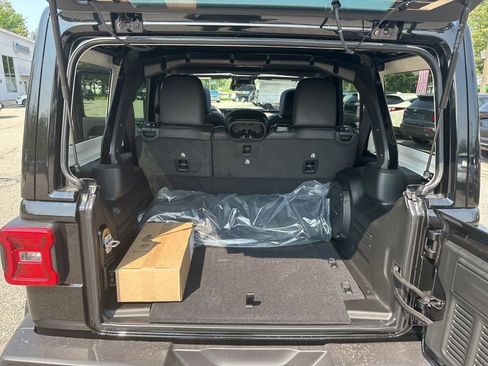New 2025 Jeep Wrangler Unlimited Sahara AWD/4WD image 26