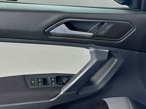 Used 2018 Volkswagen Tiguan S FWD image 17