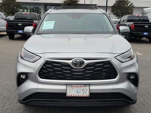 Used 2023 Toyota Highlander XLE FWD image 8