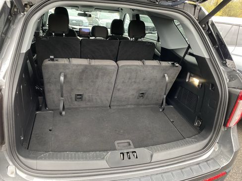 Used 2022 Ford Explorer XLT w/ Class IV Trailer Tow Package image 26