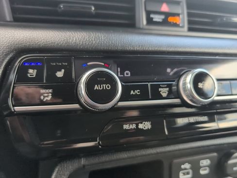 Used 2025 Honda Pilot Black Edition image 25